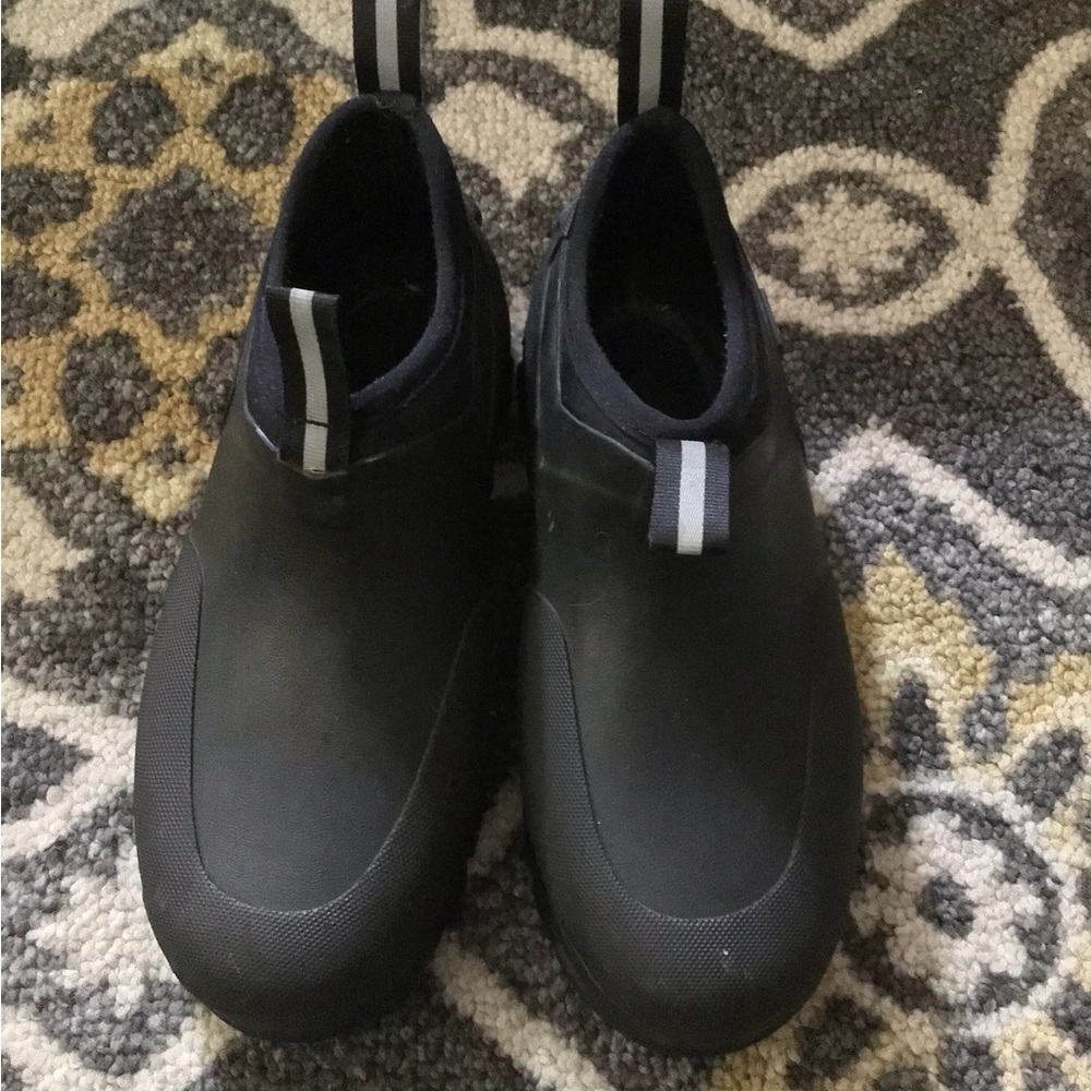 Unisex low top rain boot that we’re as work boots.